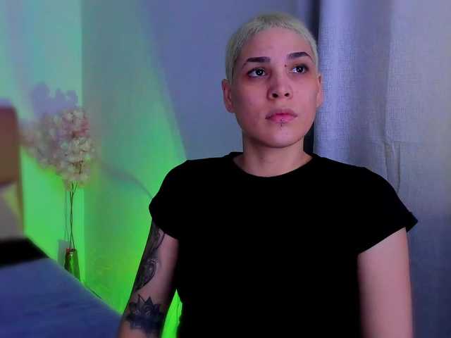 LauraR's BongaCams show and profile