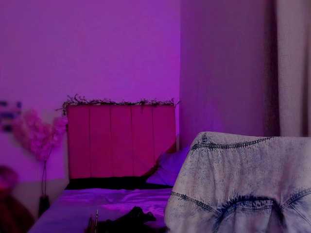 LauraR's BongaCams show and profile