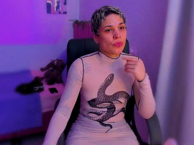 LauraR webcam bongacams model stream image