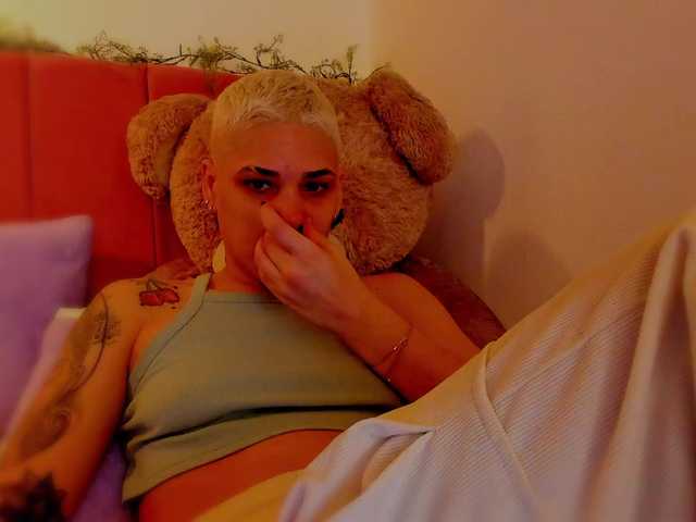 LauraR's BongaCams show and profile