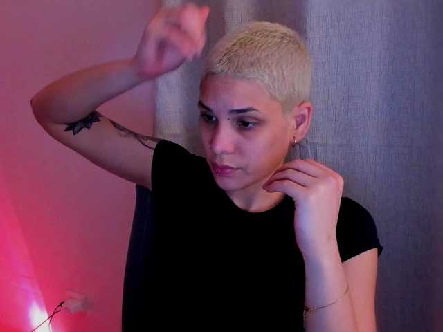 LauraR's BongaCams show and profile