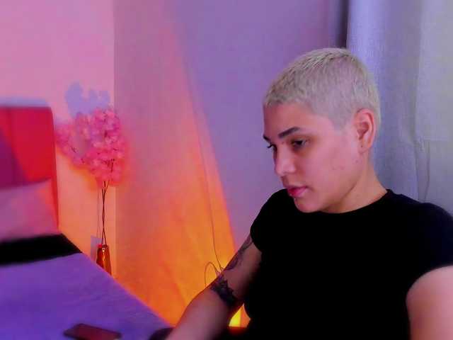 LauraR's BongaCams show and profile