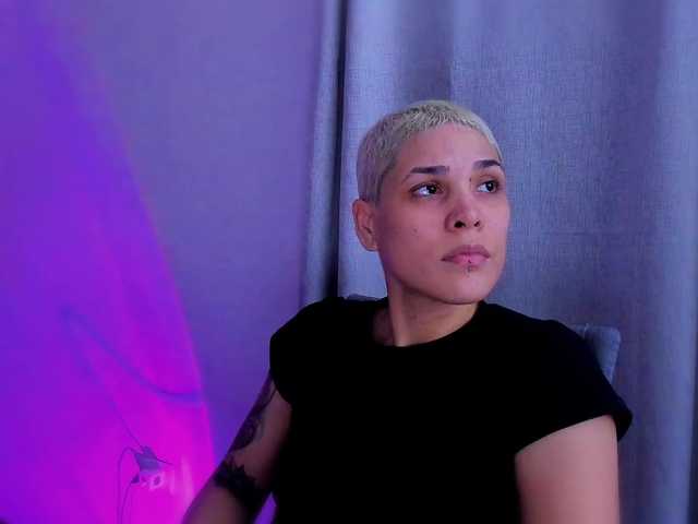 LauraR's BongaCams show and profile