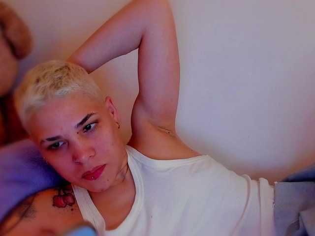 LauraR's BongaCams show and profile