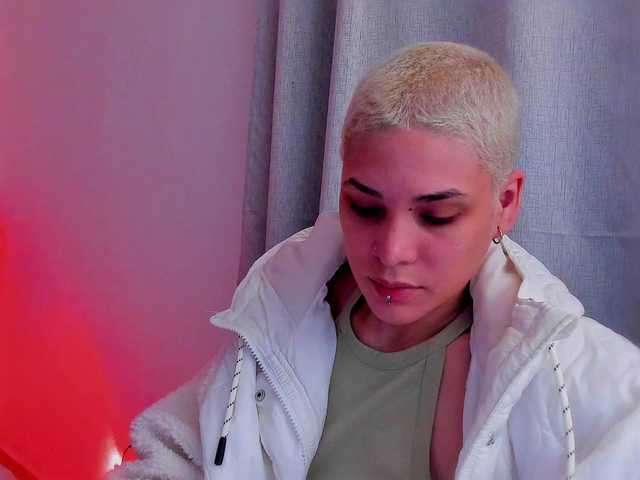 LauraR's BongaCams show and profile