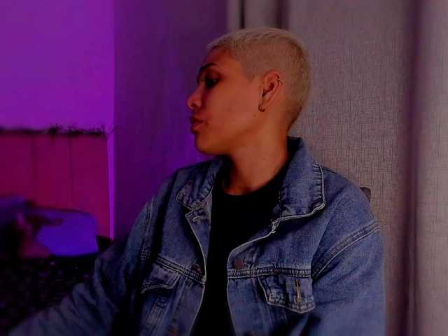 LauraR's BongaCams show and profile