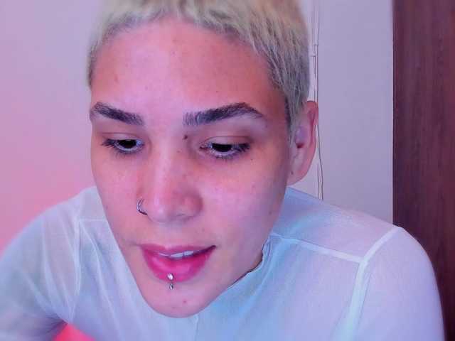 LauraR's BongaCams show and profile