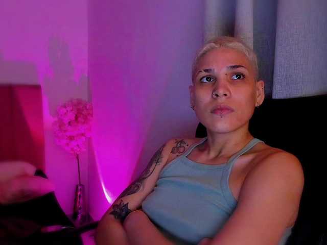 LauraR's BongaCams show and profile