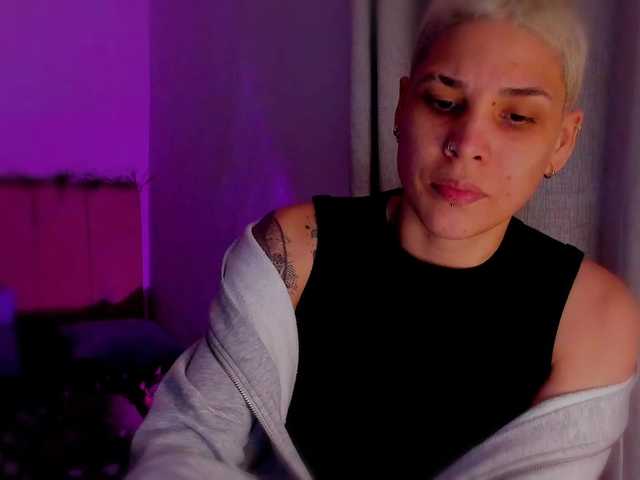 LauraR's BongaCams show and profile