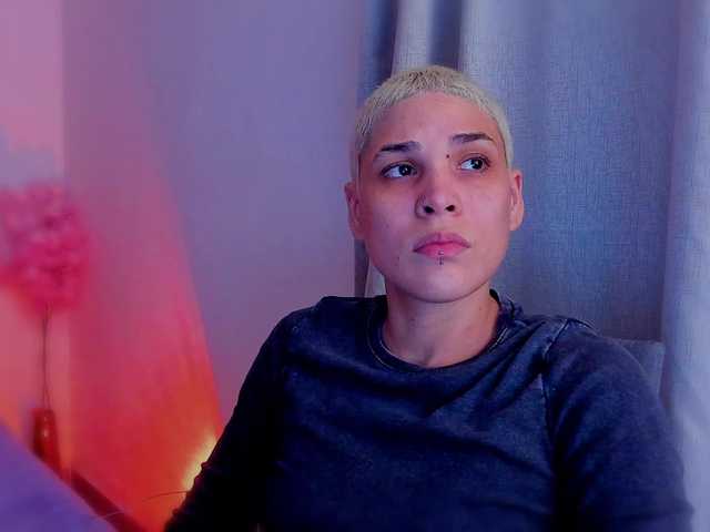 LauraR's BongaCams show and profile