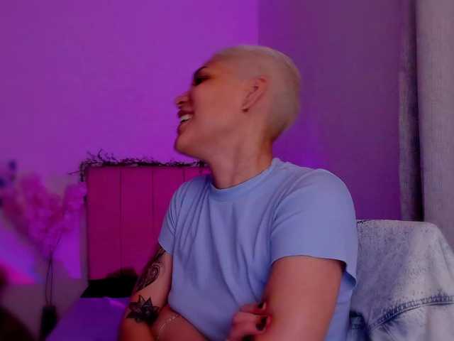 LauraR's BongaCams show and profile