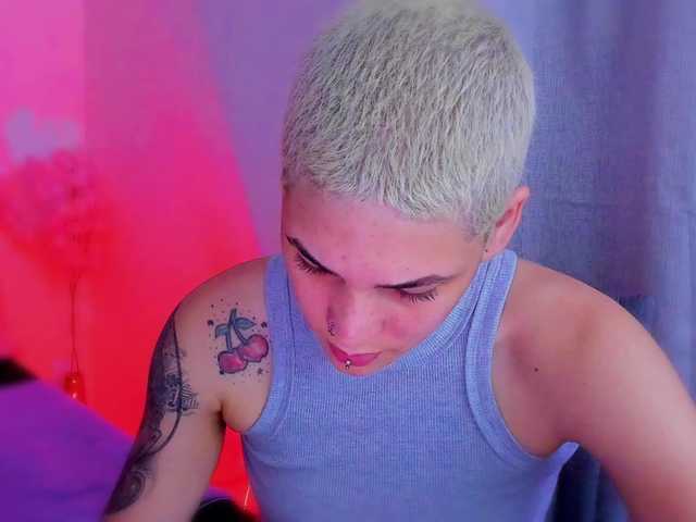 LauraR's BongaCams show and profile