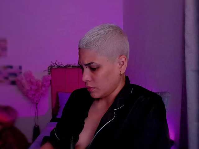 LauraR's BongaCams show and profile