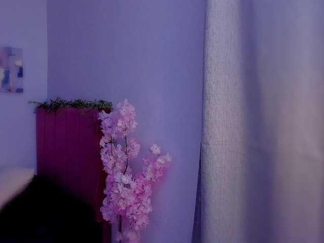 LauraR webcam bongacams model stream image