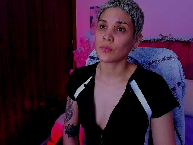 LauraR webcam bongacams model stream image