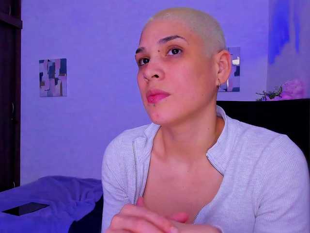 LauraR's BongaCams show and profile