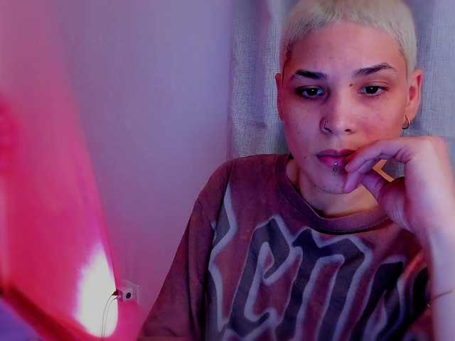 LauraR's BongaCams show and profile