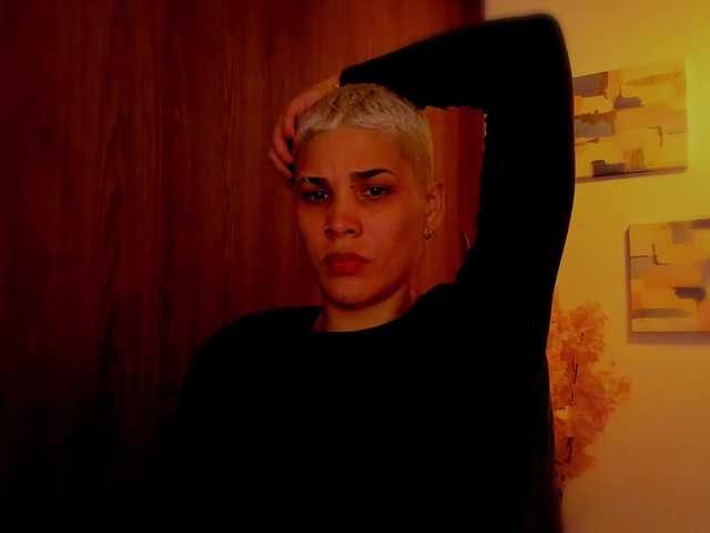 LauraR's BongaCams show and profile