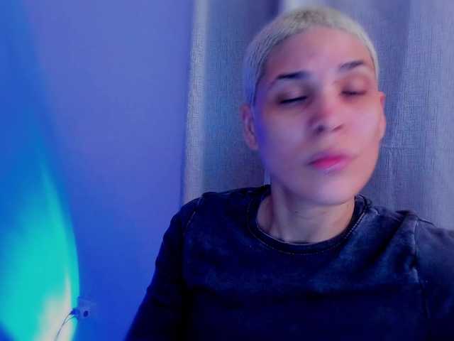 LauraR's BongaCams show and profile