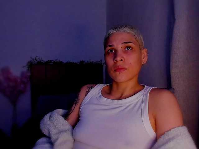 LauraR's BongaCams show and profile