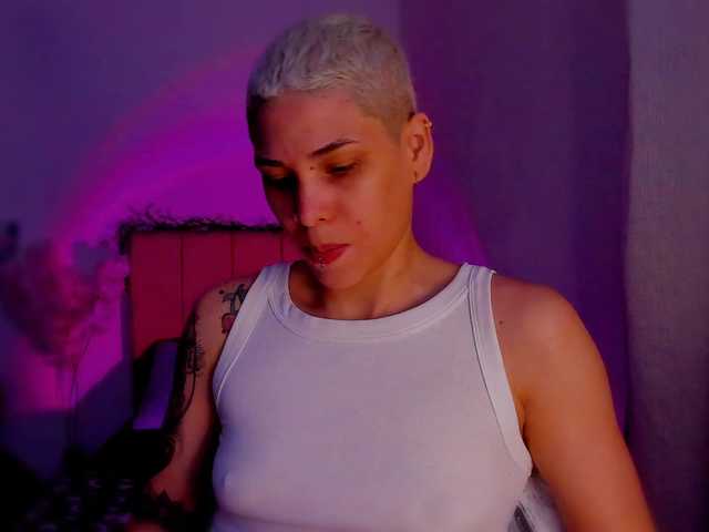 LauraR webcam bongacams model stream image