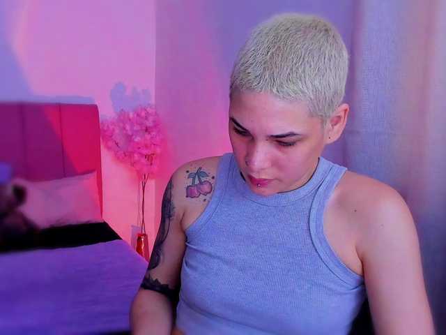 LauraR webcam bongacams model stream image