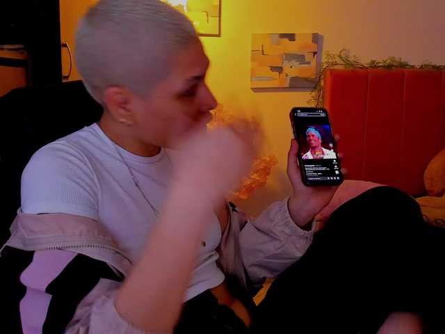 LauraR's BongaCams show and profile