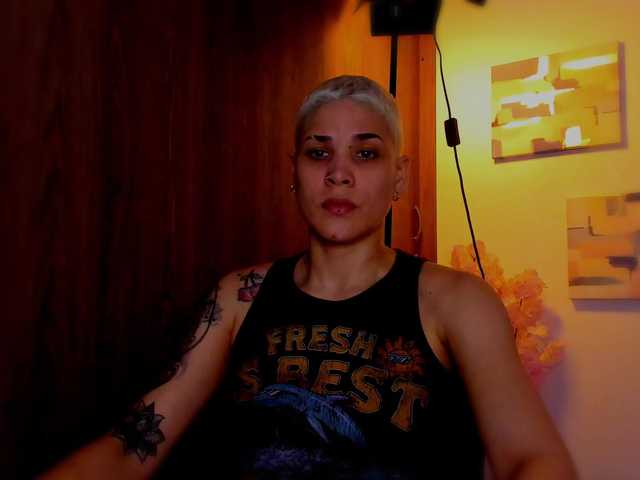 LauraR's BongaCams show and profile