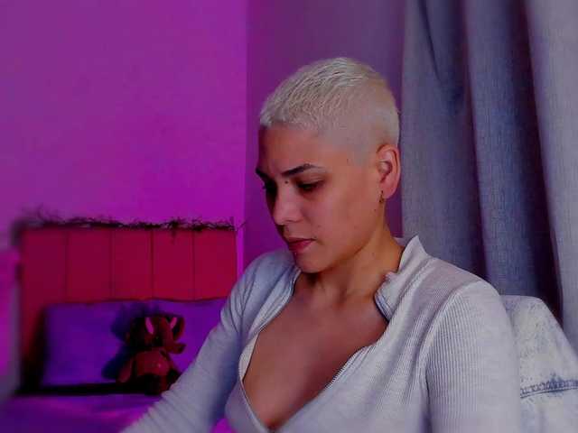 LauraR's BongaCams show and profile