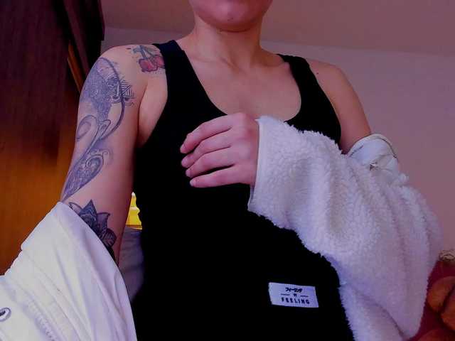 LauraR's BongaCams show and profile