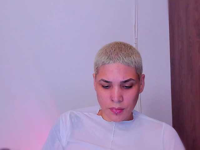 LauraR's BongaCams show and profile