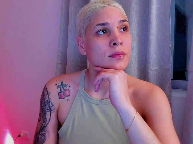 LauraR's BongaCams show and profile