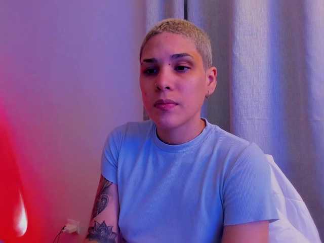 LauraR's BongaCams show and profile