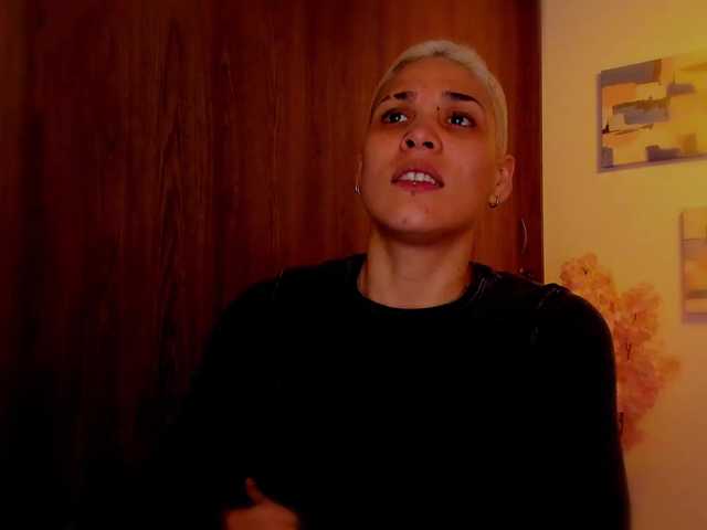 LauraR's BongaCams show and profile