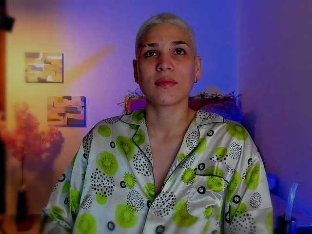 LauraR's BongaCams show and profile