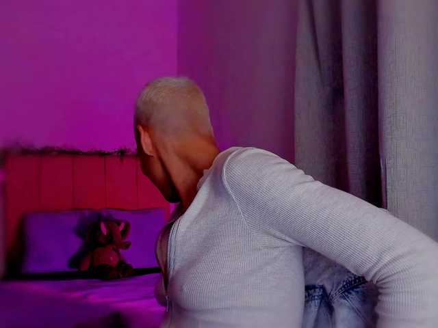 LauraR's BongaCams show and profile