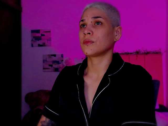 LauraR's BongaCams show and profile