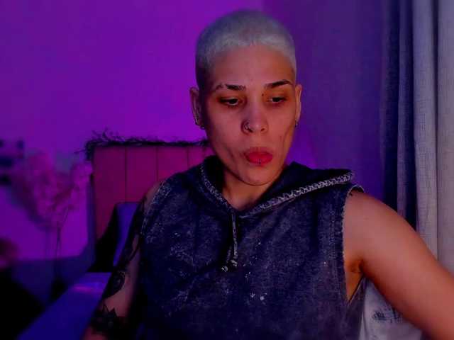 LauraR's BongaCams show and profile