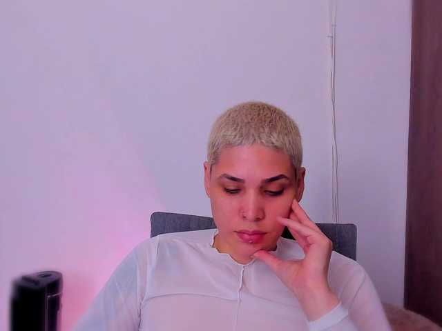 LauraR's BongaCams show and profile