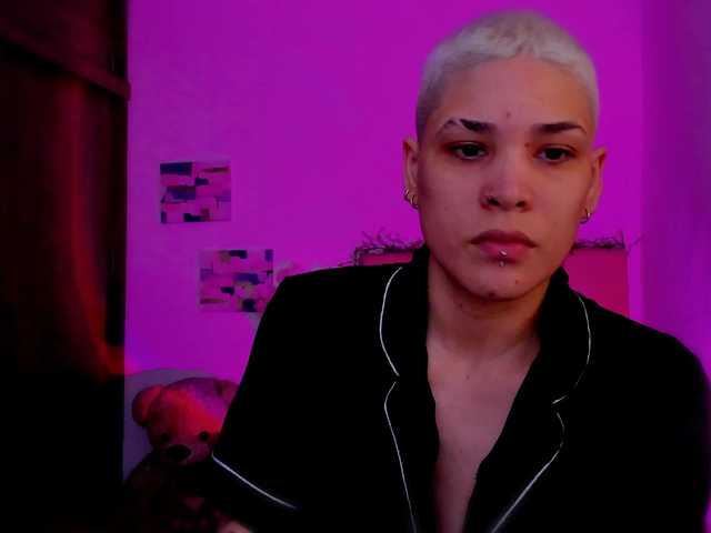 LauraR's BongaCams show and profile