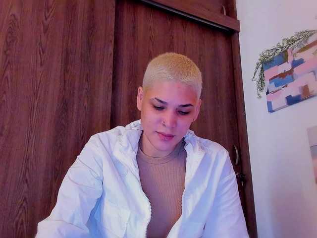 LauraR's BongaCams show and profile