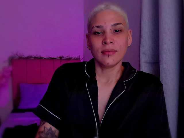 LauraR's BongaCams show and profile