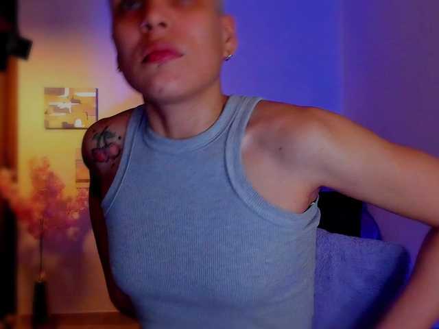 LauraR's BongaCams show and profile