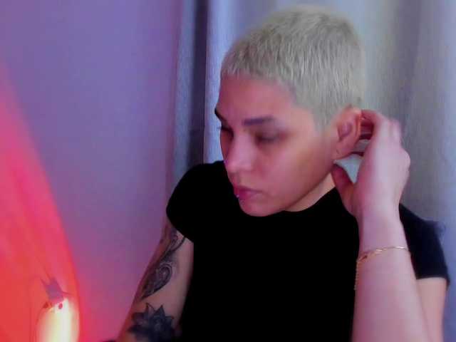 LauraR's BongaCams show and profile