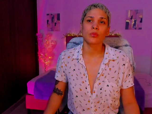 LauraR webcam bongacams model stream image