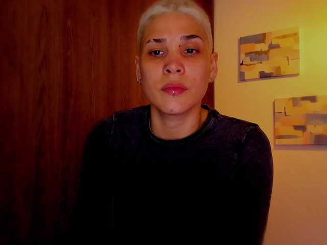 LauraR's BongaCams show and profile