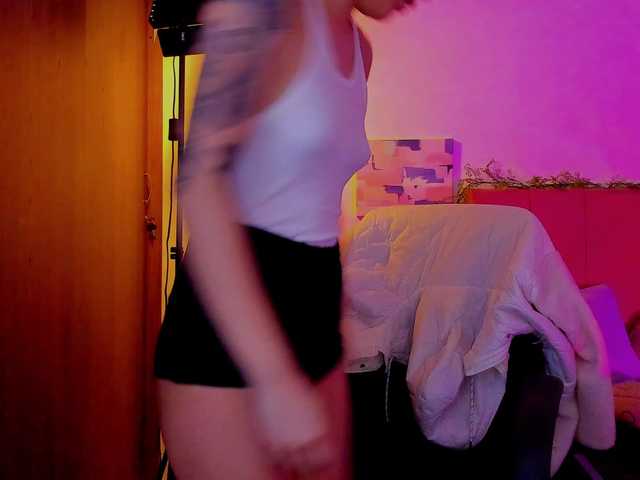 LauraR's BongaCams show and profile