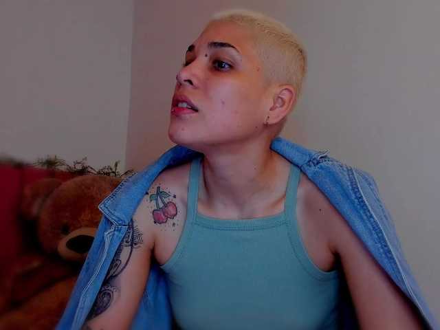 LauraR's BongaCams show and profile