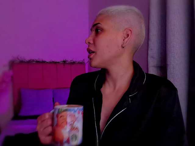 LauraR's BongaCams show and profile