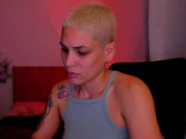 LauraR's BongaCams show and profile